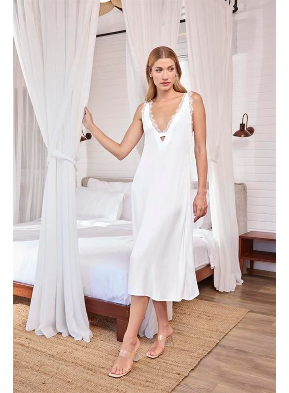 Göğüs ve Sırt Dekolteli Dantelli Saten Gecelik