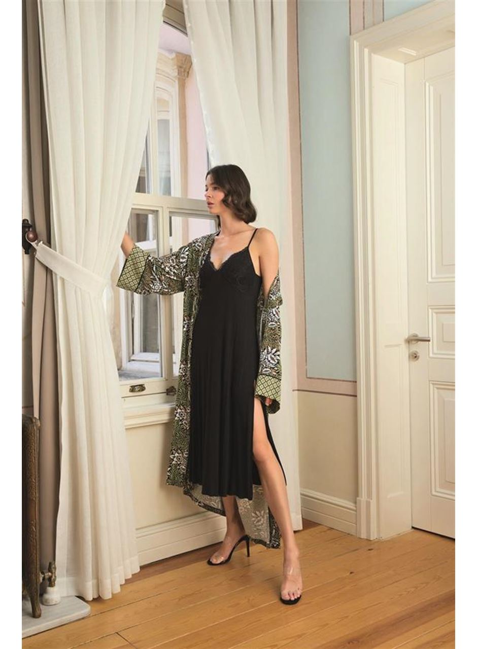 Çiçek Yaprak ve Etnik Desenli Dantelli ve Dekolteli Sabahlık Takımı