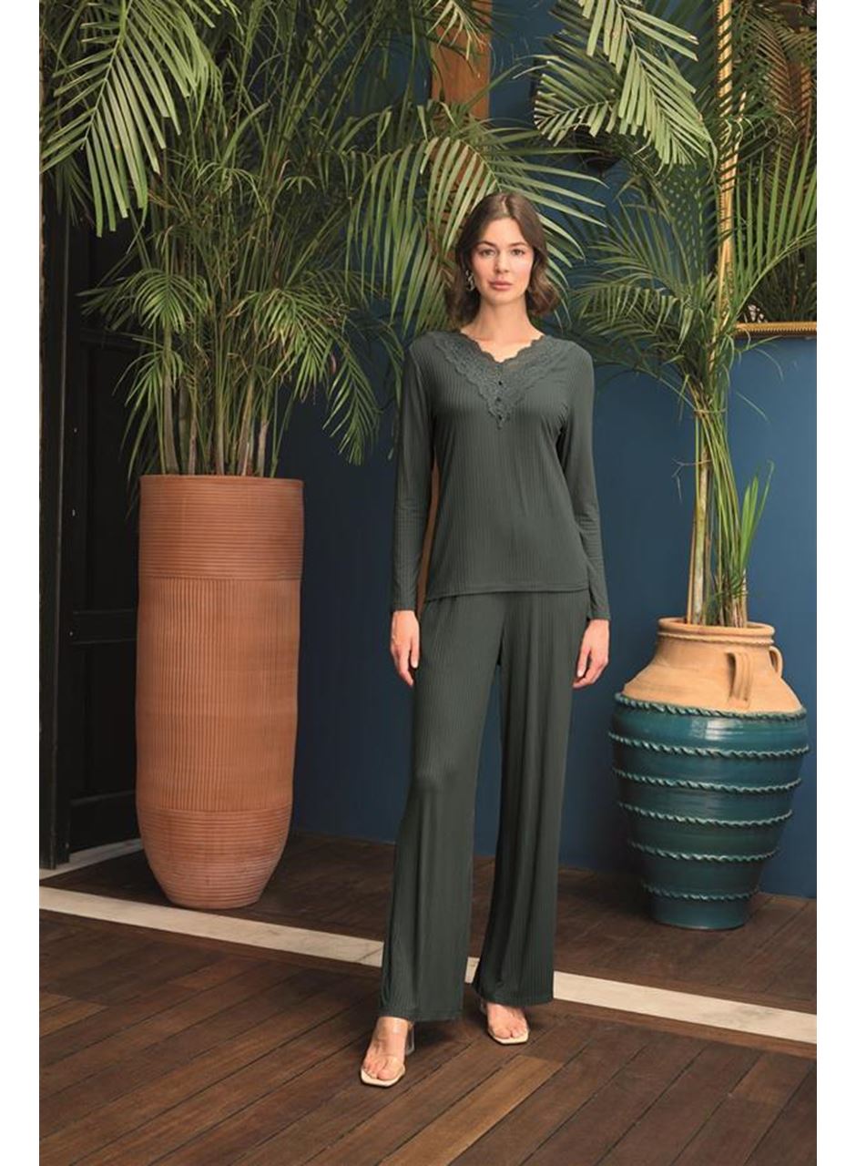 Uzun Kollu Önü Düğmeli V Yaka Pijama Takımı