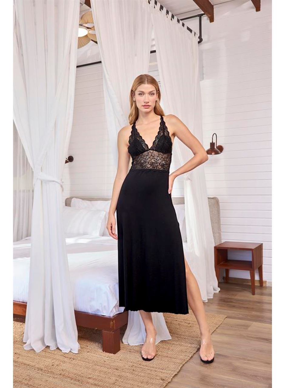 Göğüs ve Sırt Dekolteli Dantelli ve Yırtmaçlı Saten Gecelik