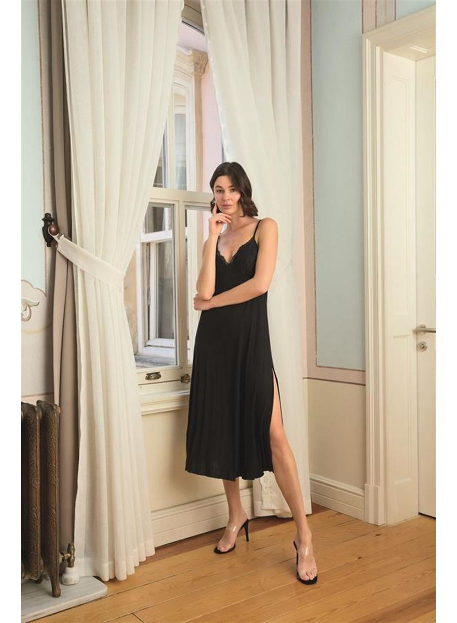 Çiçek Yaprak ve Etnik Desenli Dantelli ve Dekolteli Sabahlık Takımı