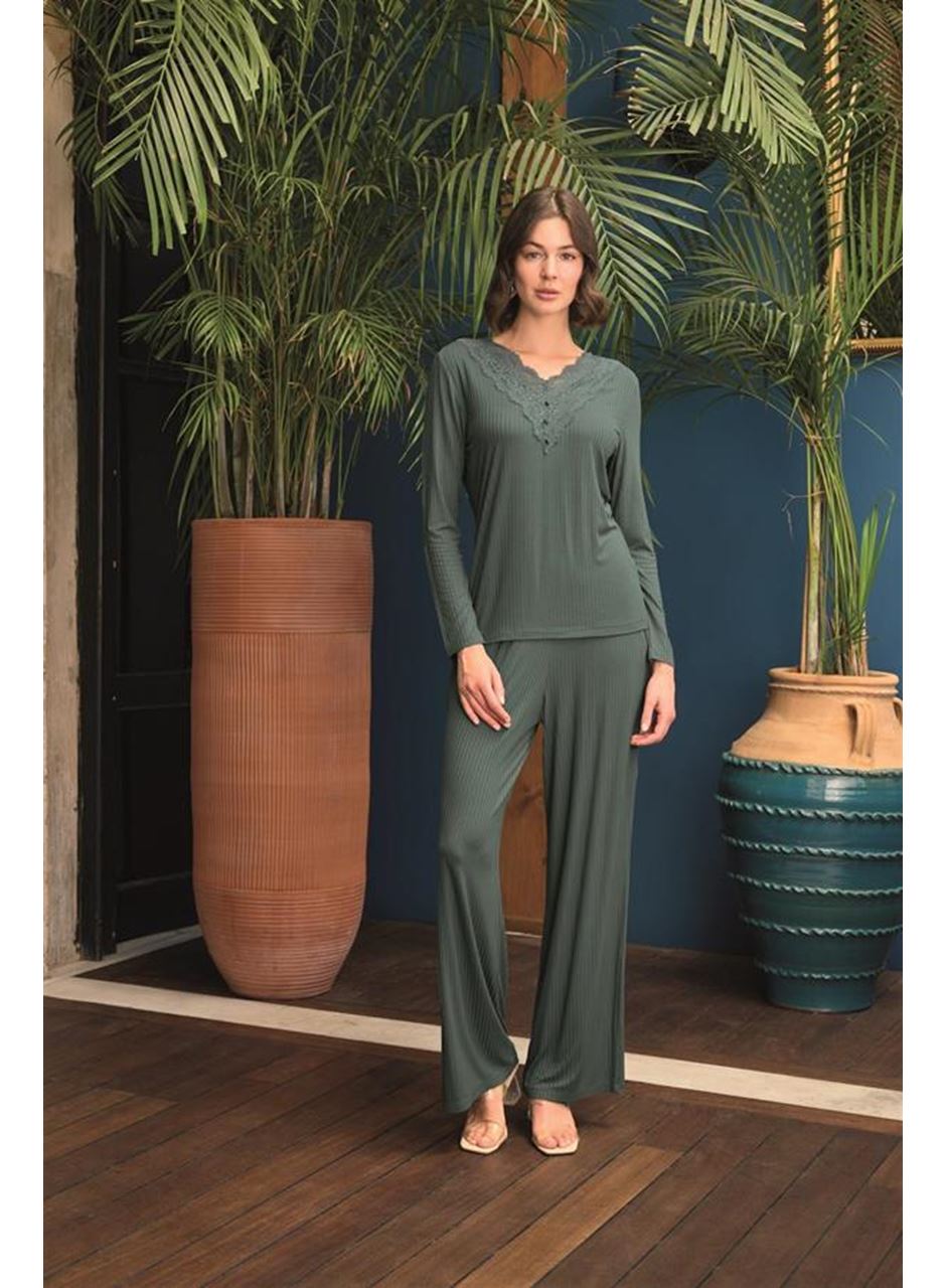 Uzun Kollu Önü Düğmeli V Yaka Pijama Takımı