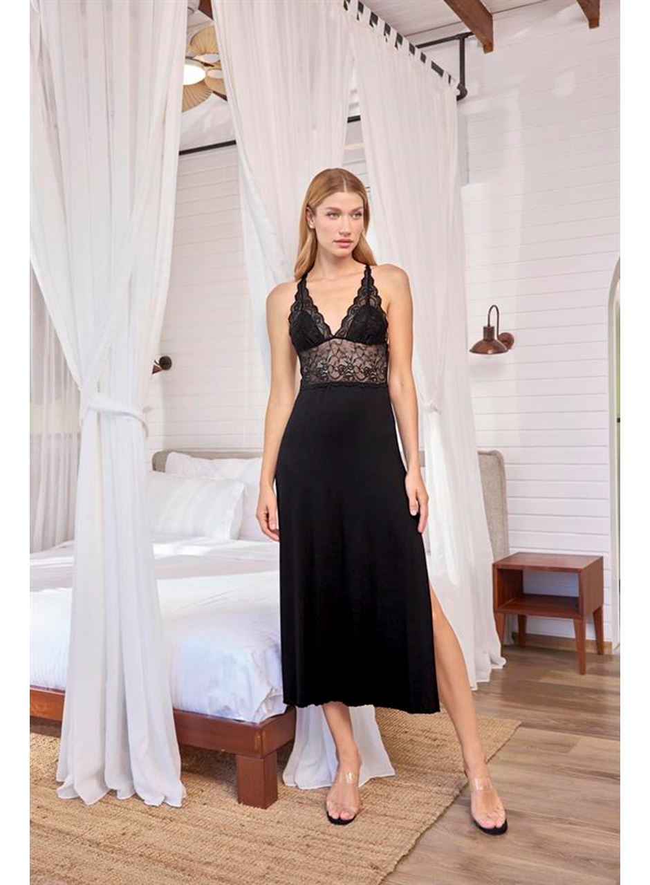 Göğüs ve Sırt Dekolteli Dantelli ve Yırtmaçlı Saten Gecelik