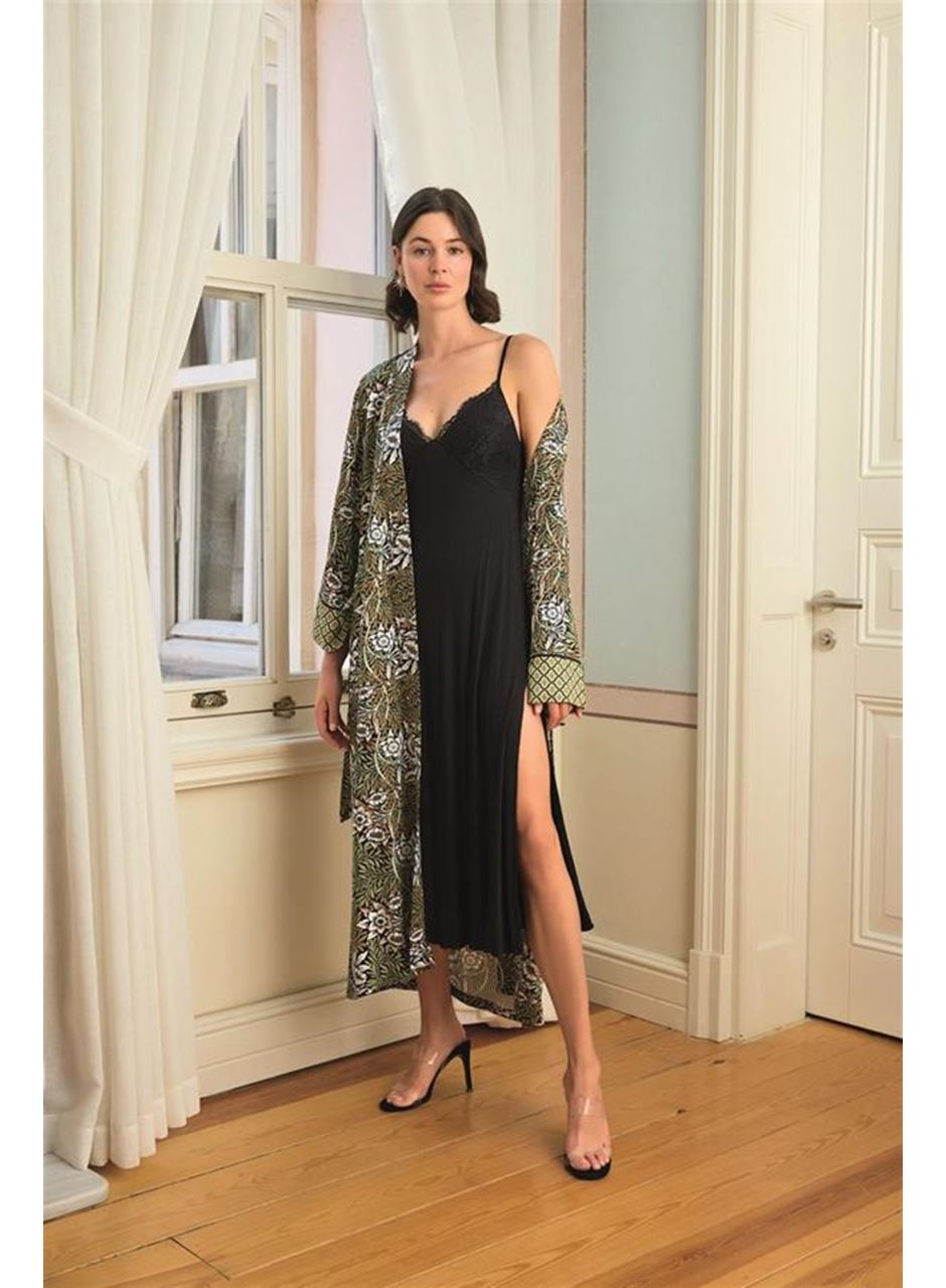 Çiçek Yaprak ve Etnik Desenli Dantelli ve Dekolteli Sabahlık Takımı