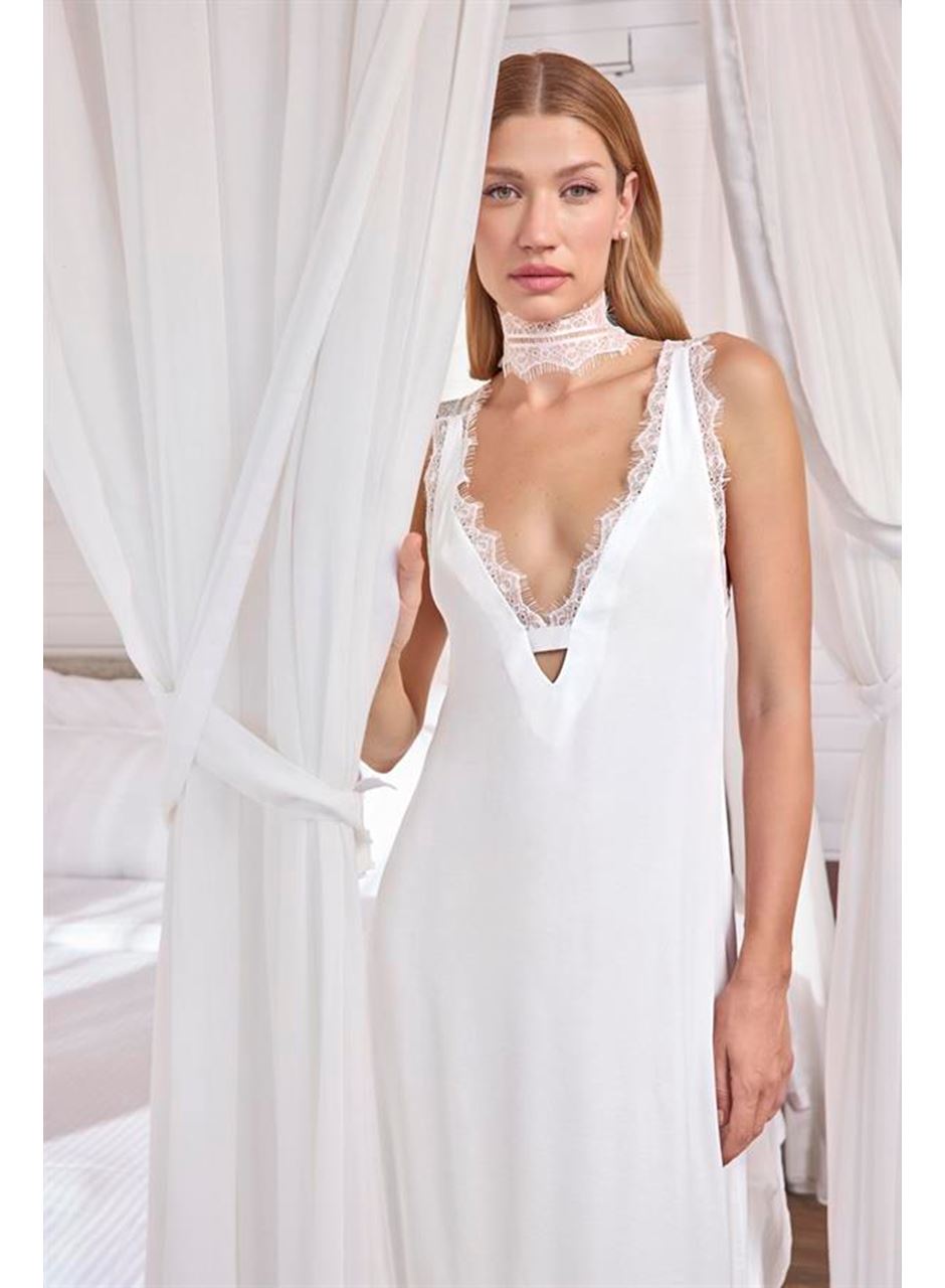 Göğüs ve Sırt Dekolteli Dantelli Saten Gecelik