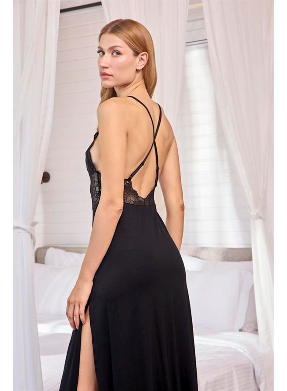 Göğüs ve Sırt Dekolteli Dantelli ve Yırtmaçlı Saten Gecelik