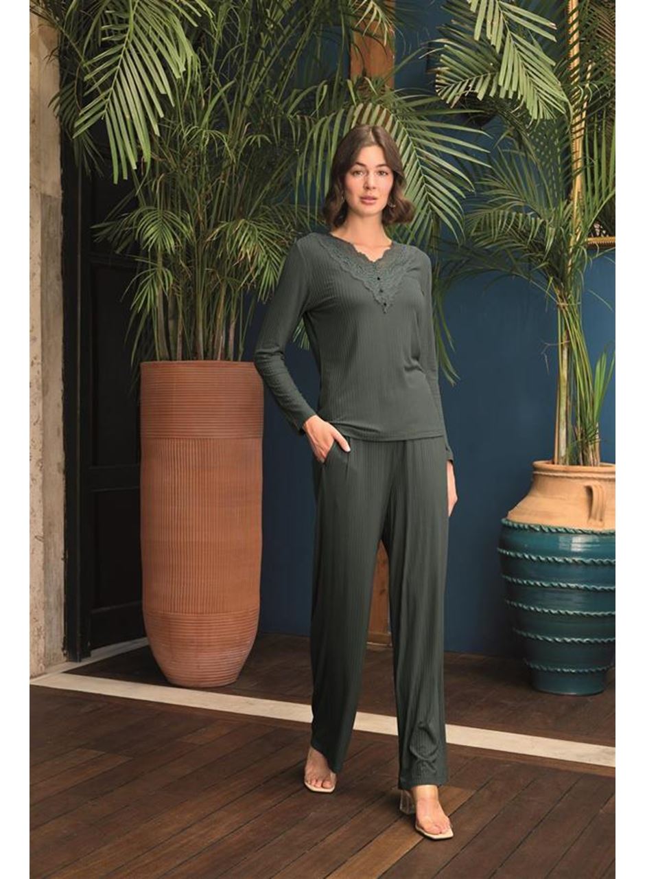 Uzun Kollu Önü Düğmeli V Yaka Pijama Takımı