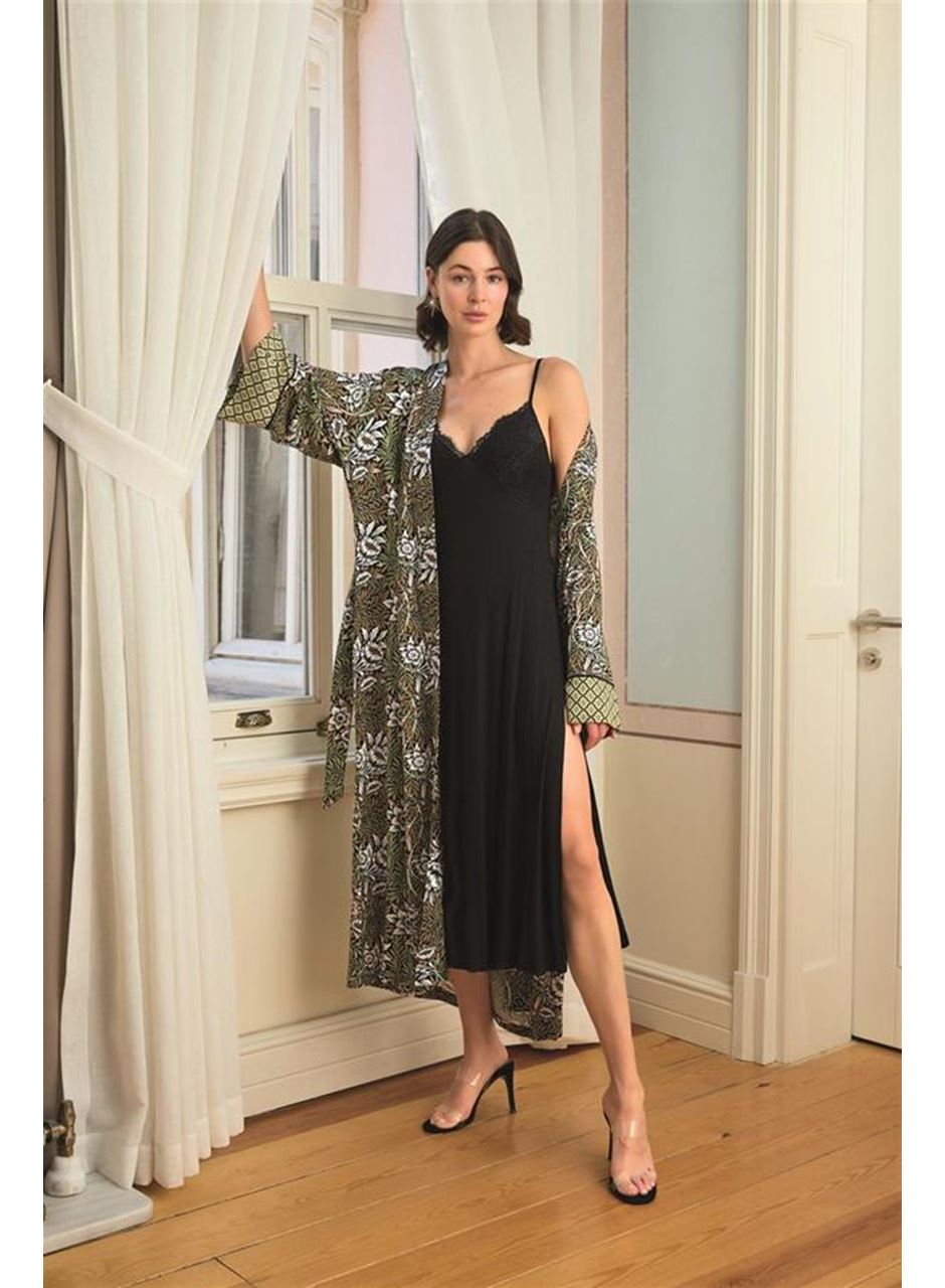 Çiçek Yaprak ve Etnik Desenli Dantelli ve Dekolteli Sabahlık Takımı