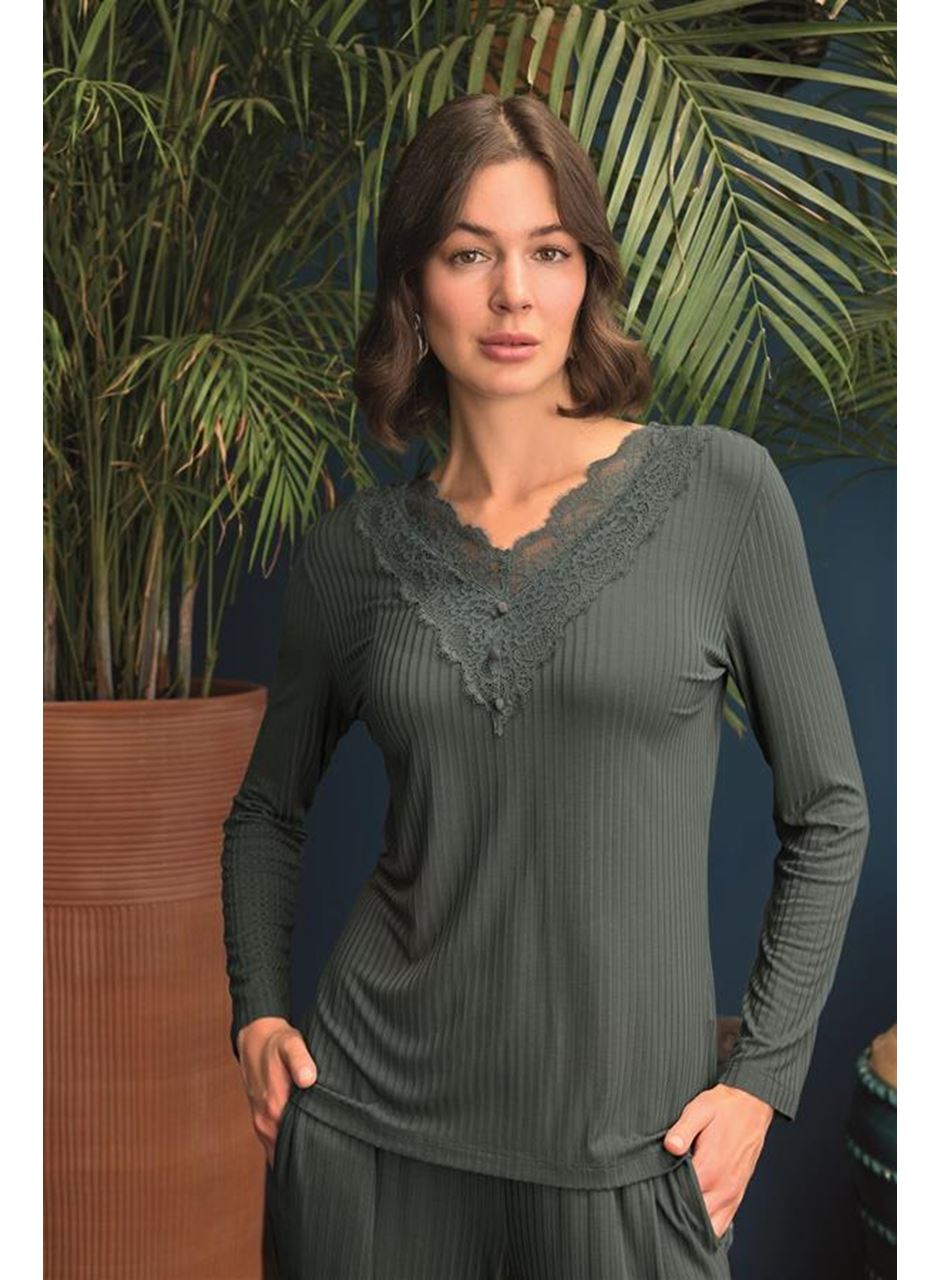 Uzun Kollu Önü Düğmeli V Yaka Pijama Takımı