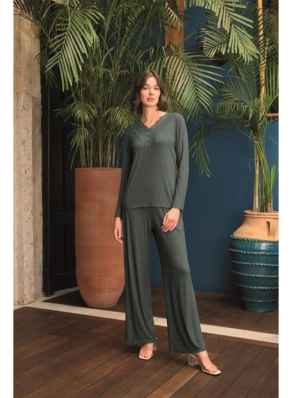 Uzun Kollu Önü Düğmeli V Yaka Pijama Takımı