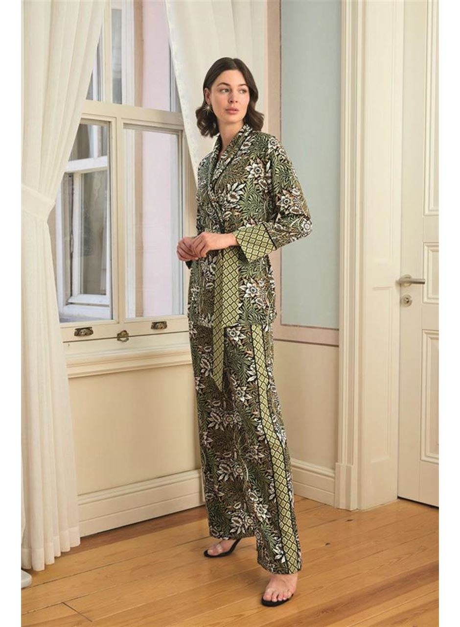 Çiçek Yaprak ve Etnik Desenli Pijama Takımı