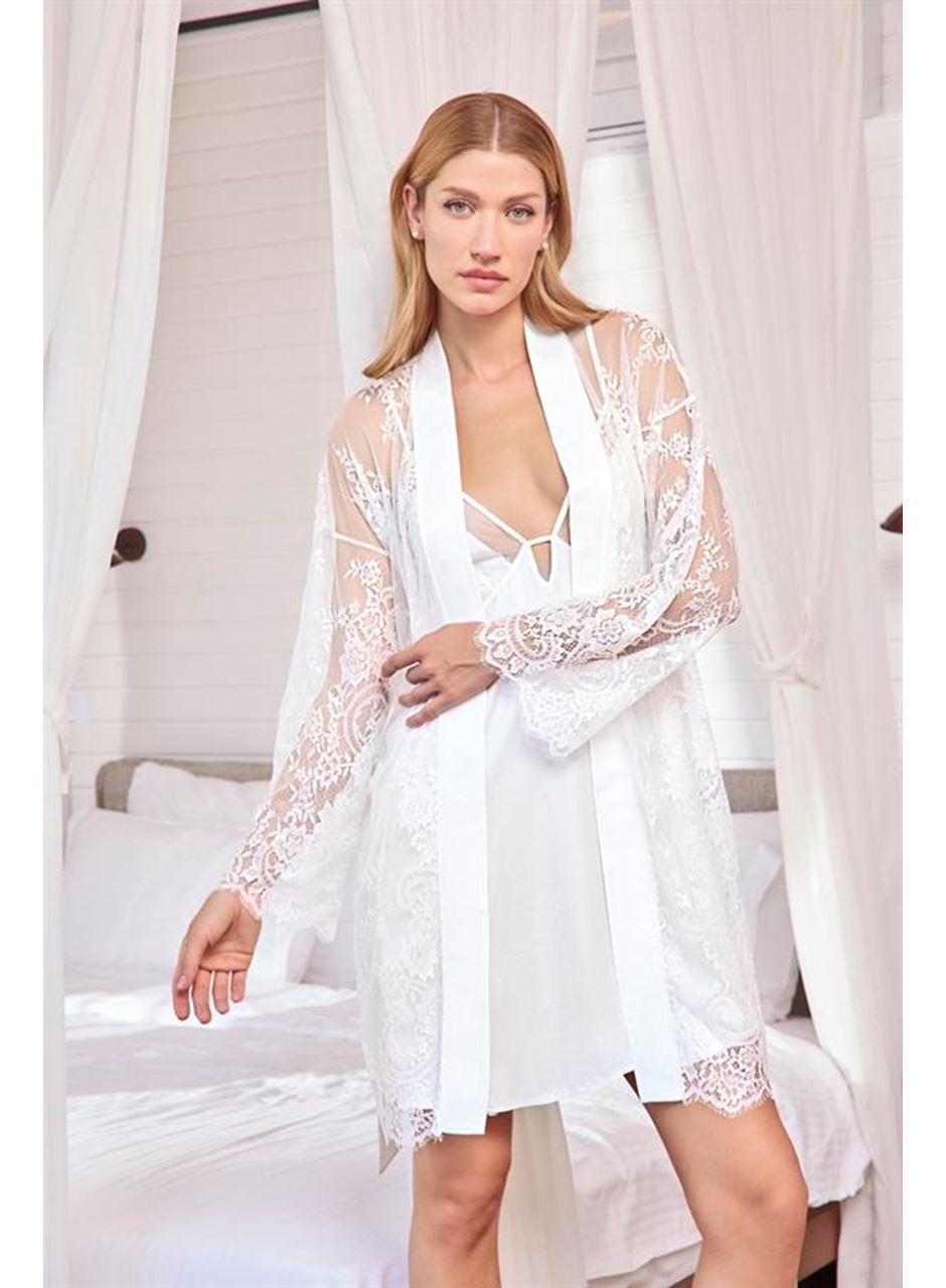 Dantelli Tüllü ve Dekolteli Saten Sabahlık Takımı