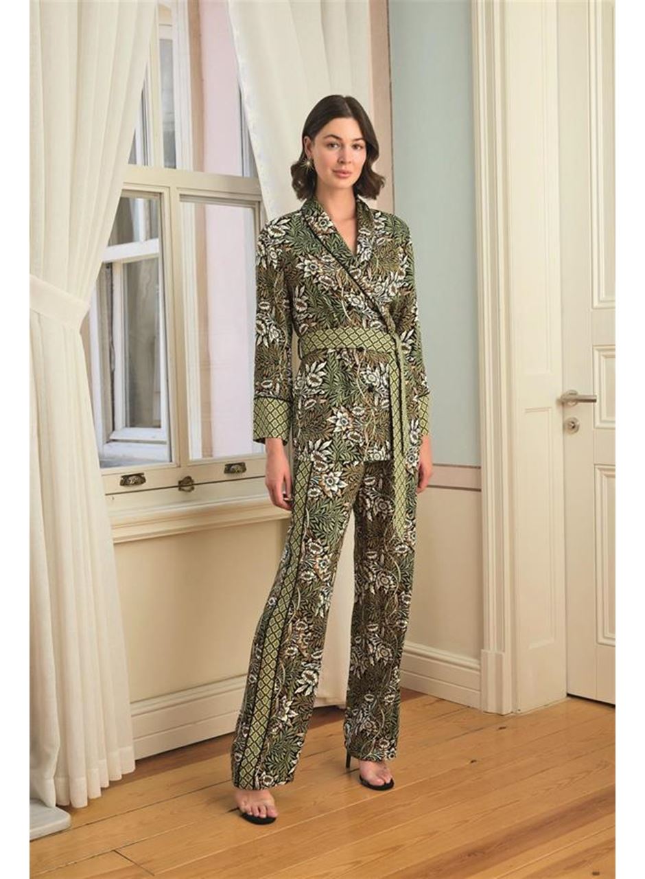 Çiçek Yaprak ve Etnik Desenli Pijama Takımı