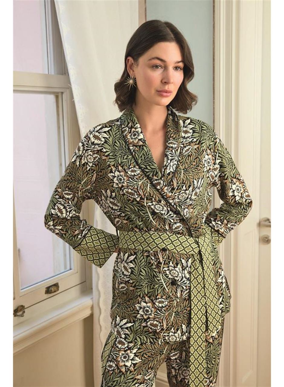 Çiçek Yaprak ve Etnik Desenli Pijama Takımı