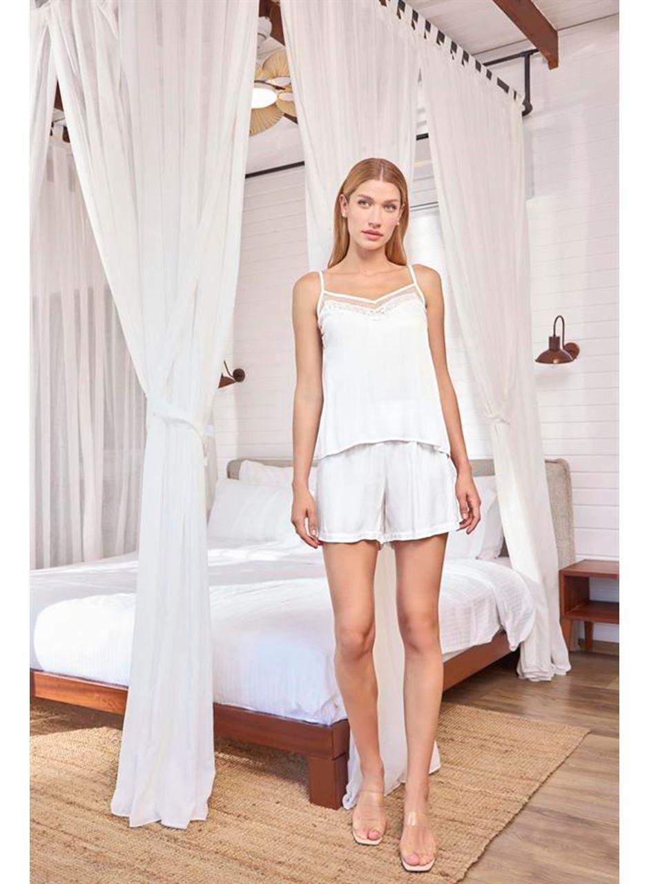 Dantelli Tüllü ve Dekolteli Saten Şort Takımı