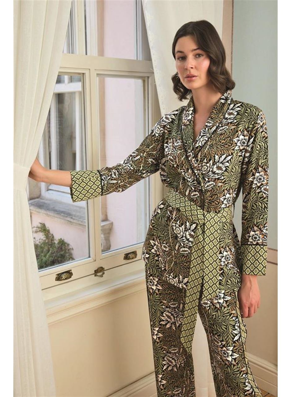 Çiçek Yaprak ve Etnik Desenli Pijama Takımı