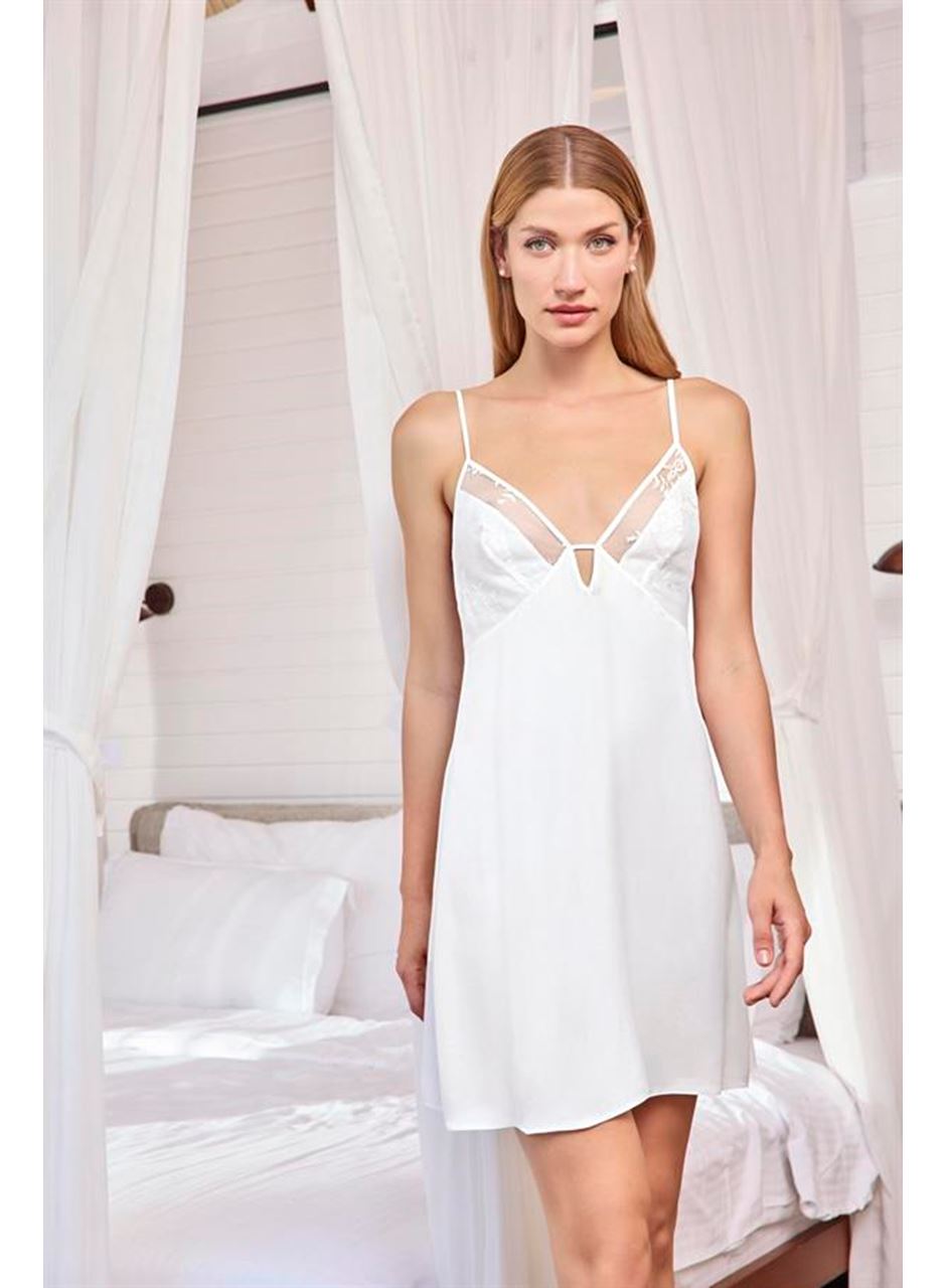 Dantelli Tüllü ve Dekolteli Saten Sabahlık Takımı