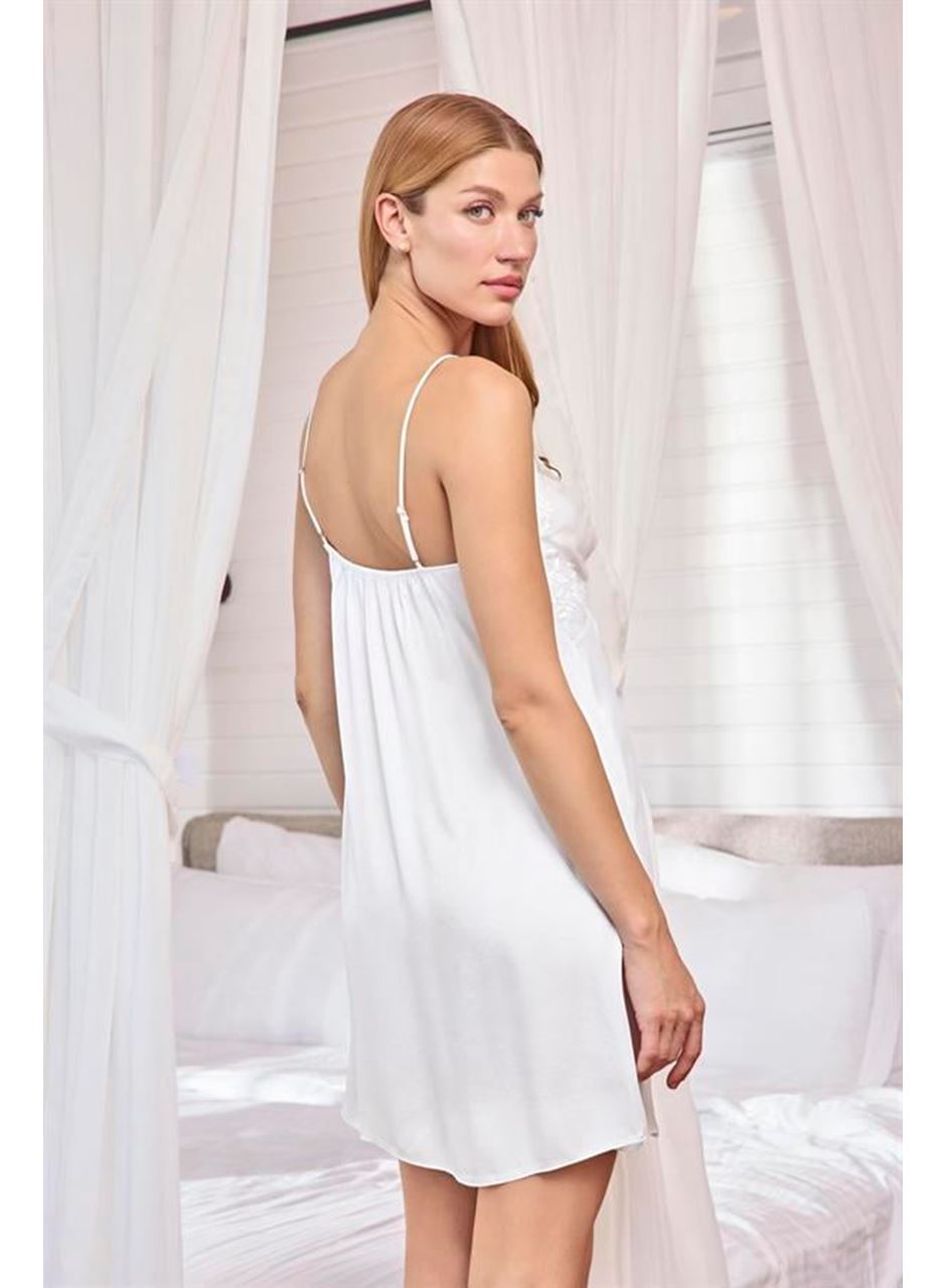 Dantelli Tüllü ve Dekolteli Saten Sabahlık Takımı