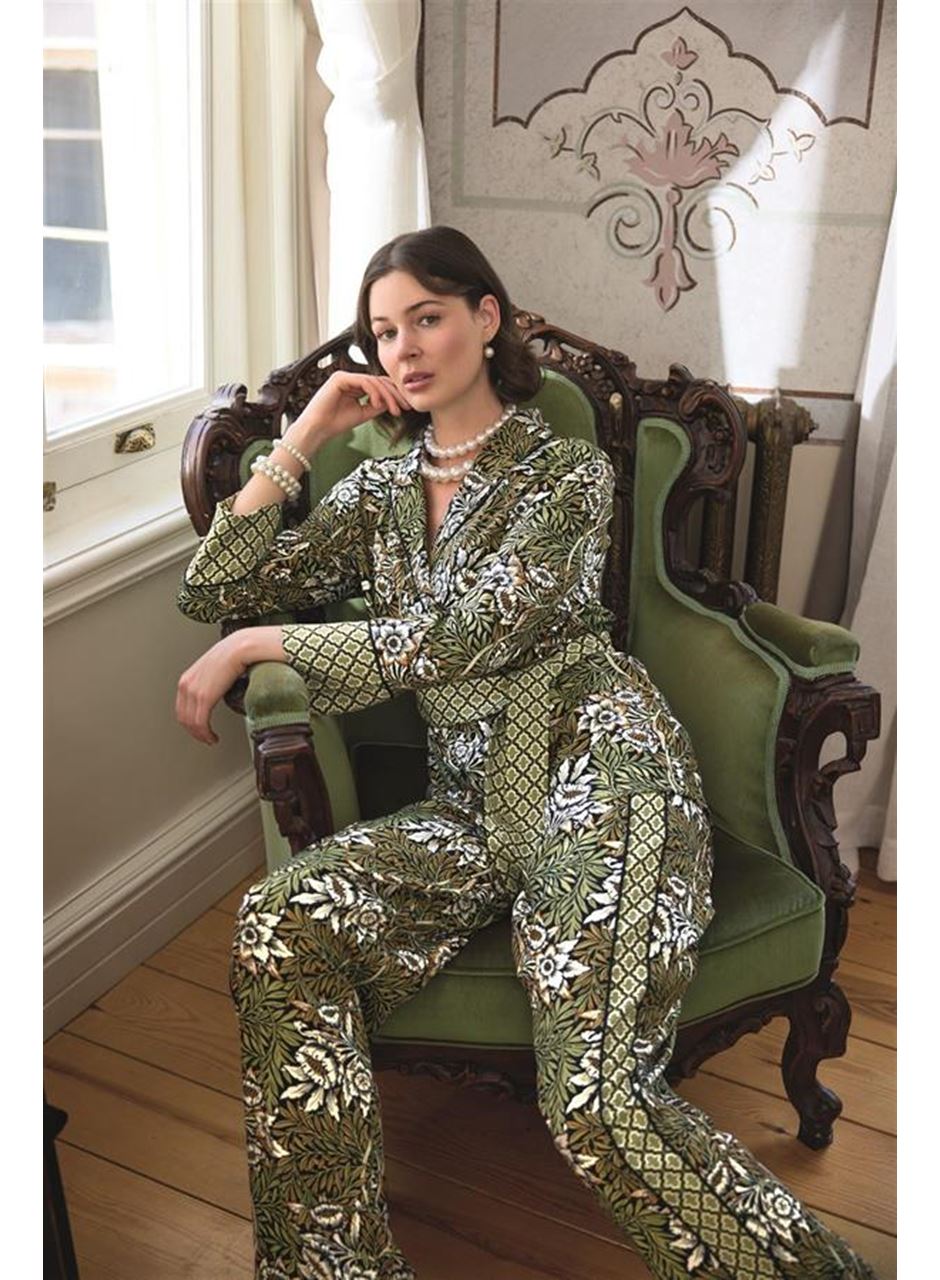 Çiçek Yaprak ve Etnik Desenli Pijama Takımı