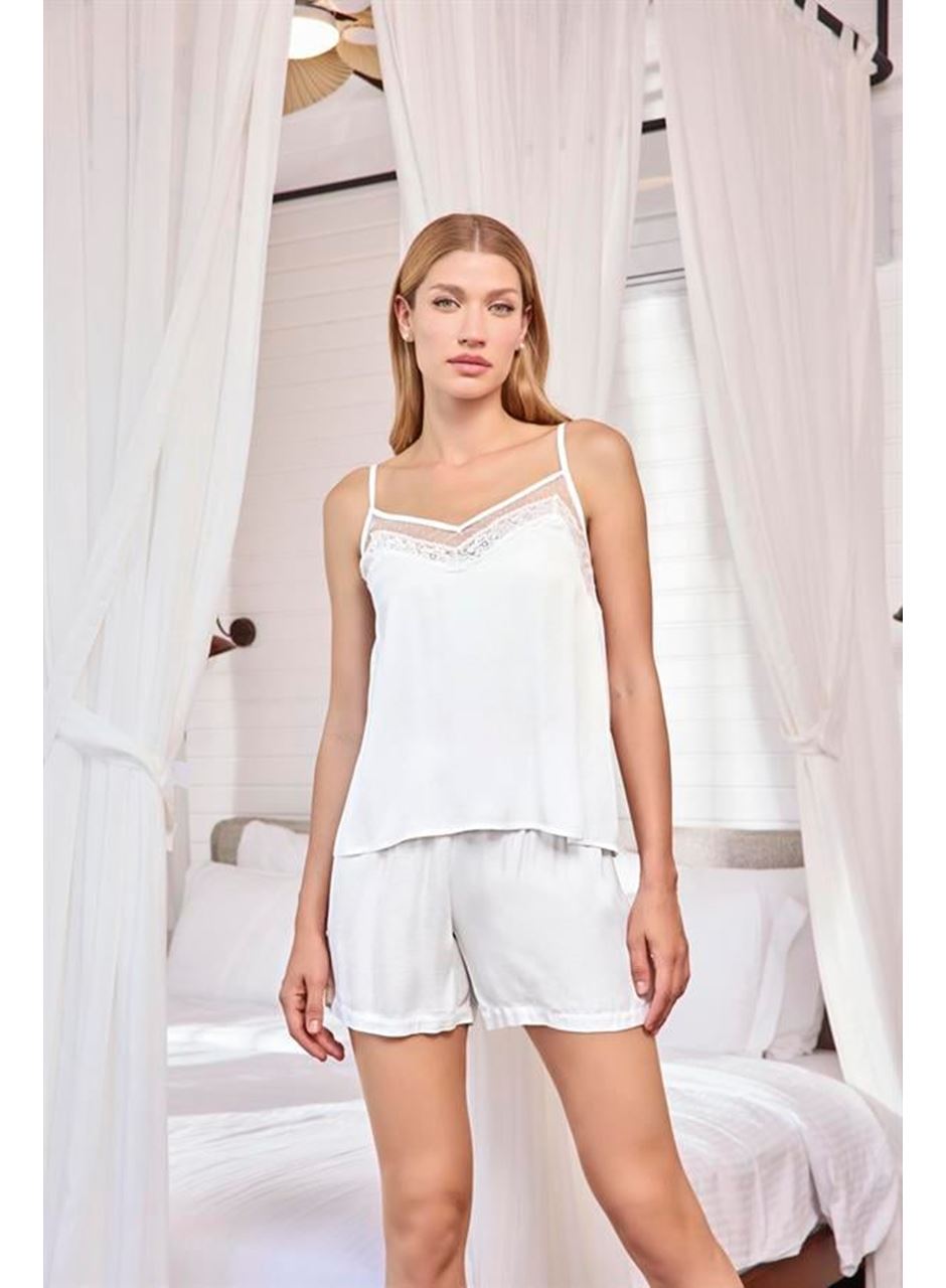 Dantelli Tüllü ve Dekolteli Saten Şort Takımı