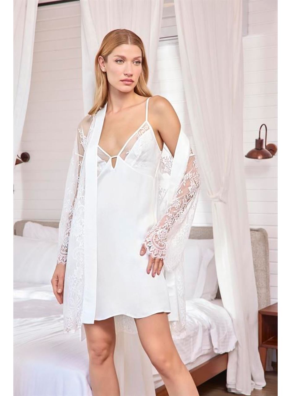 Dantelli Tüllü ve Dekolteli Saten Sabahlık Takımı