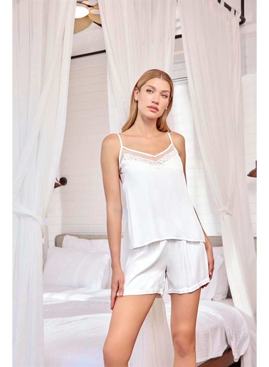 Dantelli Tüllü ve Dekolteli Saten Şort Takımı