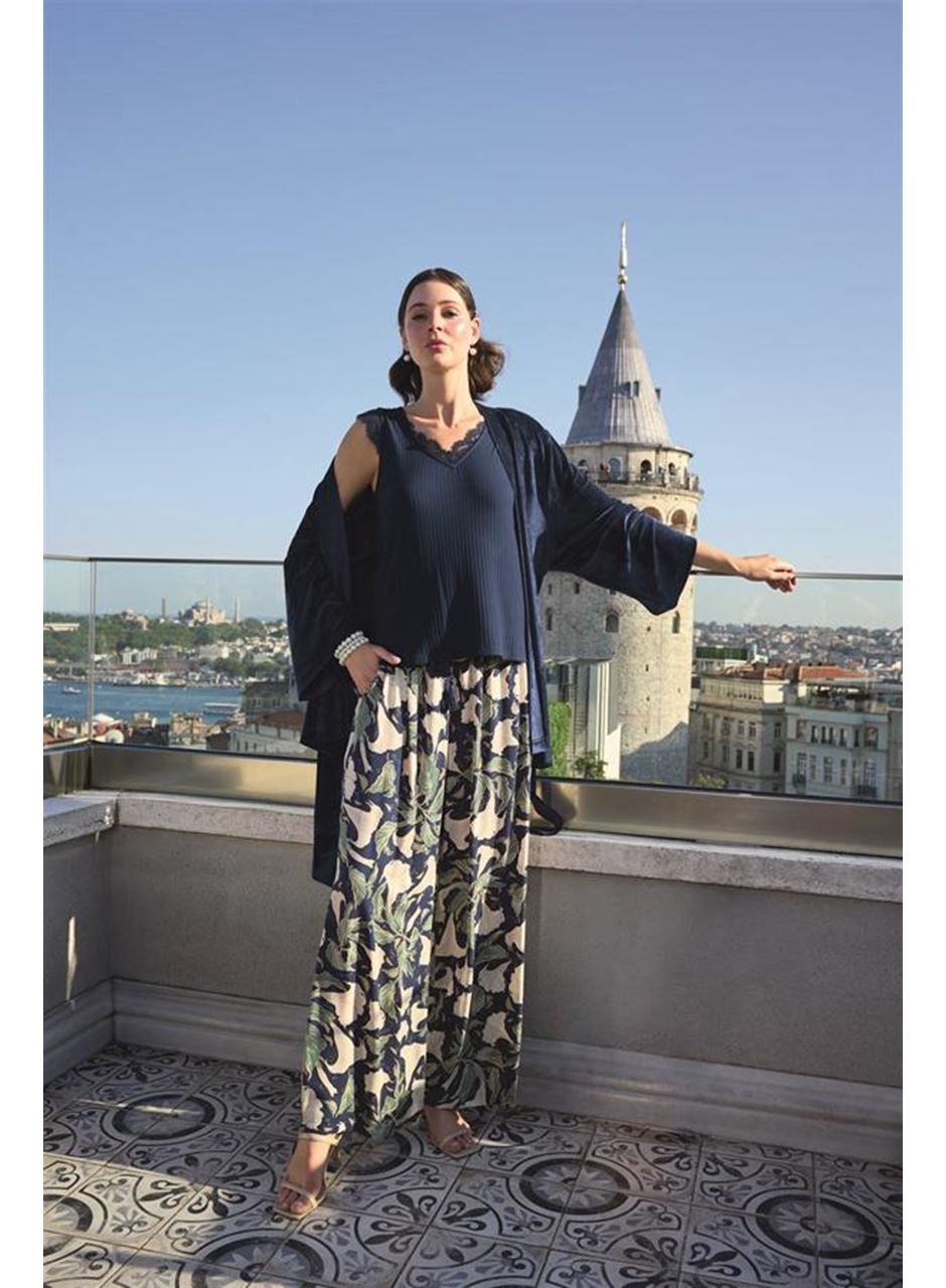 Yaprak Desenli ve Dantelli 3'lü Pijama Takımı