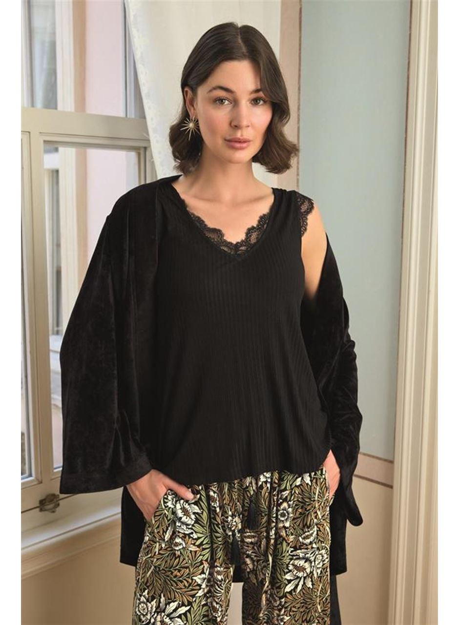 Çiçek Yaprak ve Etnik Desenli Dantelli 3'lü Pijama Takımı