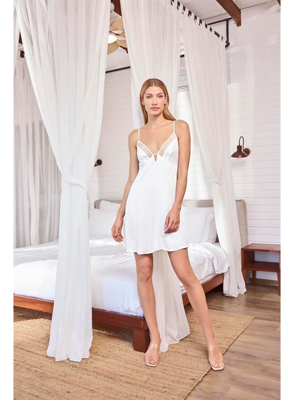 Dantelli Tüllü ve Dekolteli Saten Sabahlık Takımı