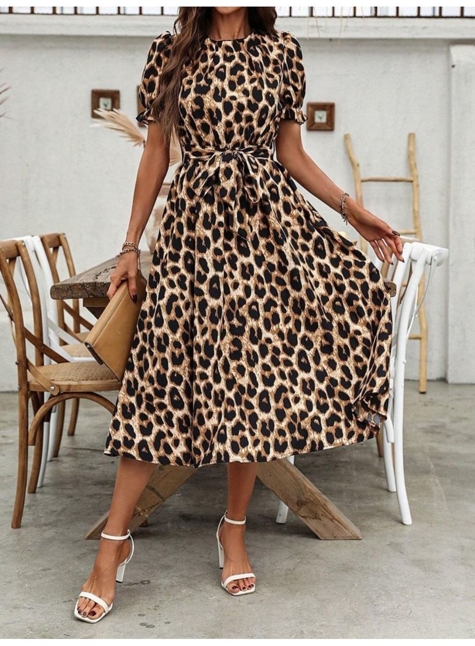 Kadın Kısa Kollu Yakalı Belden Kuşaklı Leopar Desenli Midi Süprem Elbise