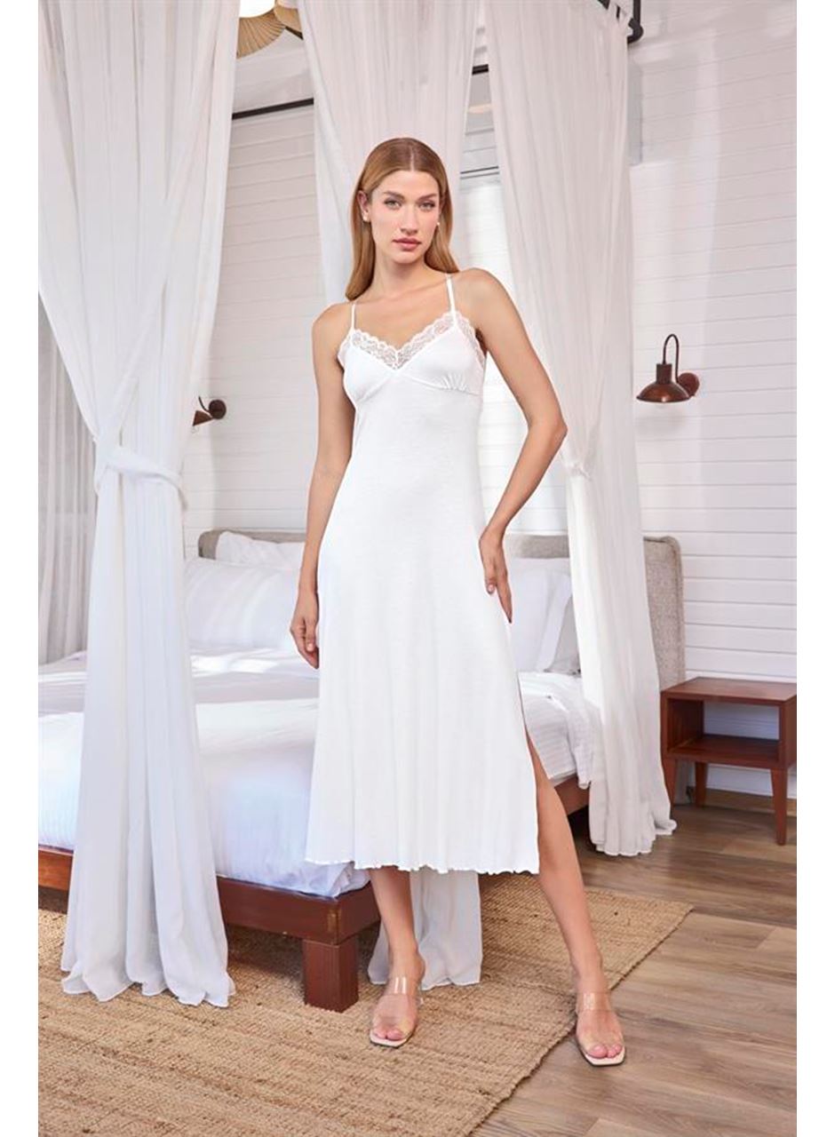 Dantelli ve Dekolteli Yırtmaçlı Gecelik