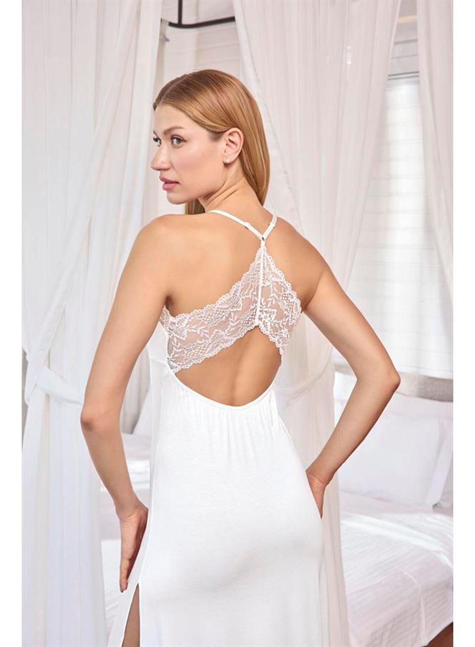 Dantelli ve Dekolteli Yırtmaçlı Gecelik