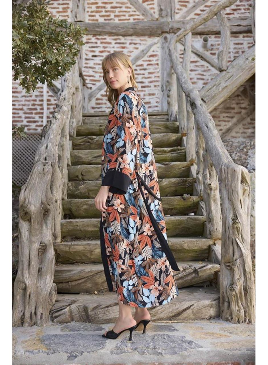 Çiçek ve Yaprak Desenli Dantelli ve Dekolteli Sabahlık Takımı