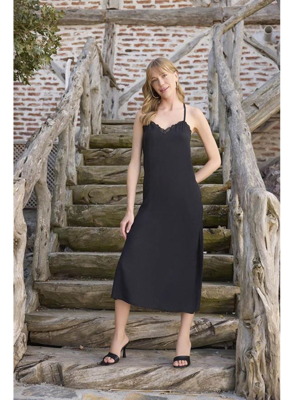 Çiçek ve Yaprak Desenli Dantelli ve Dekolteli Sabahlık Takımı