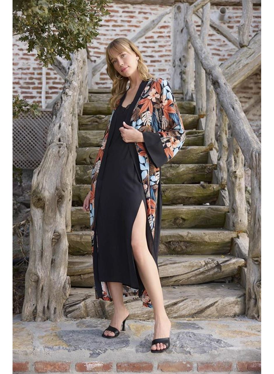 Çiçek ve Yaprak Desenli Dantelli ve Dekolteli Sabahlık Takımı