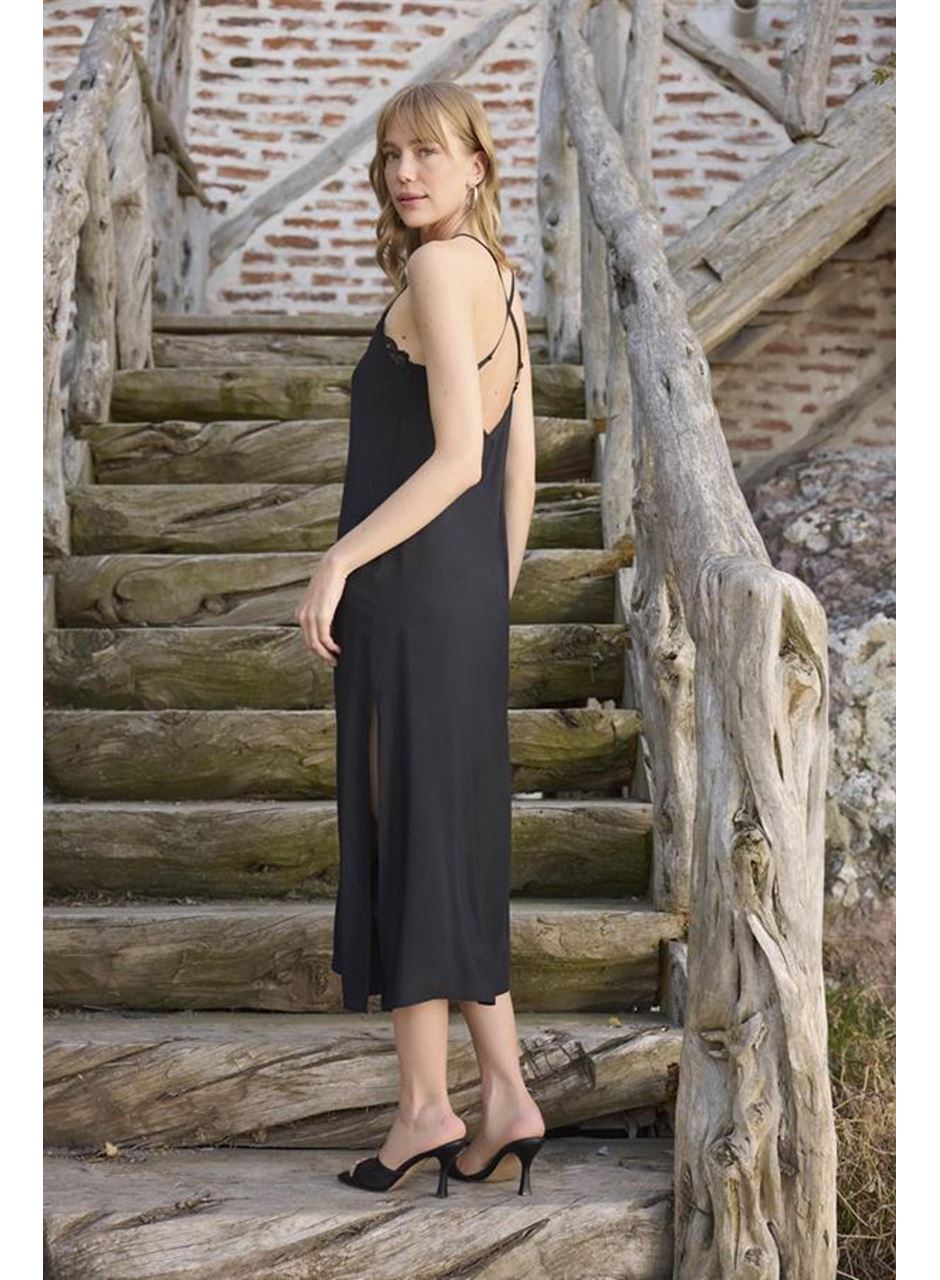 Çiçek ve Yaprak Desenli Dantelli ve Dekolteli Sabahlık Takımı