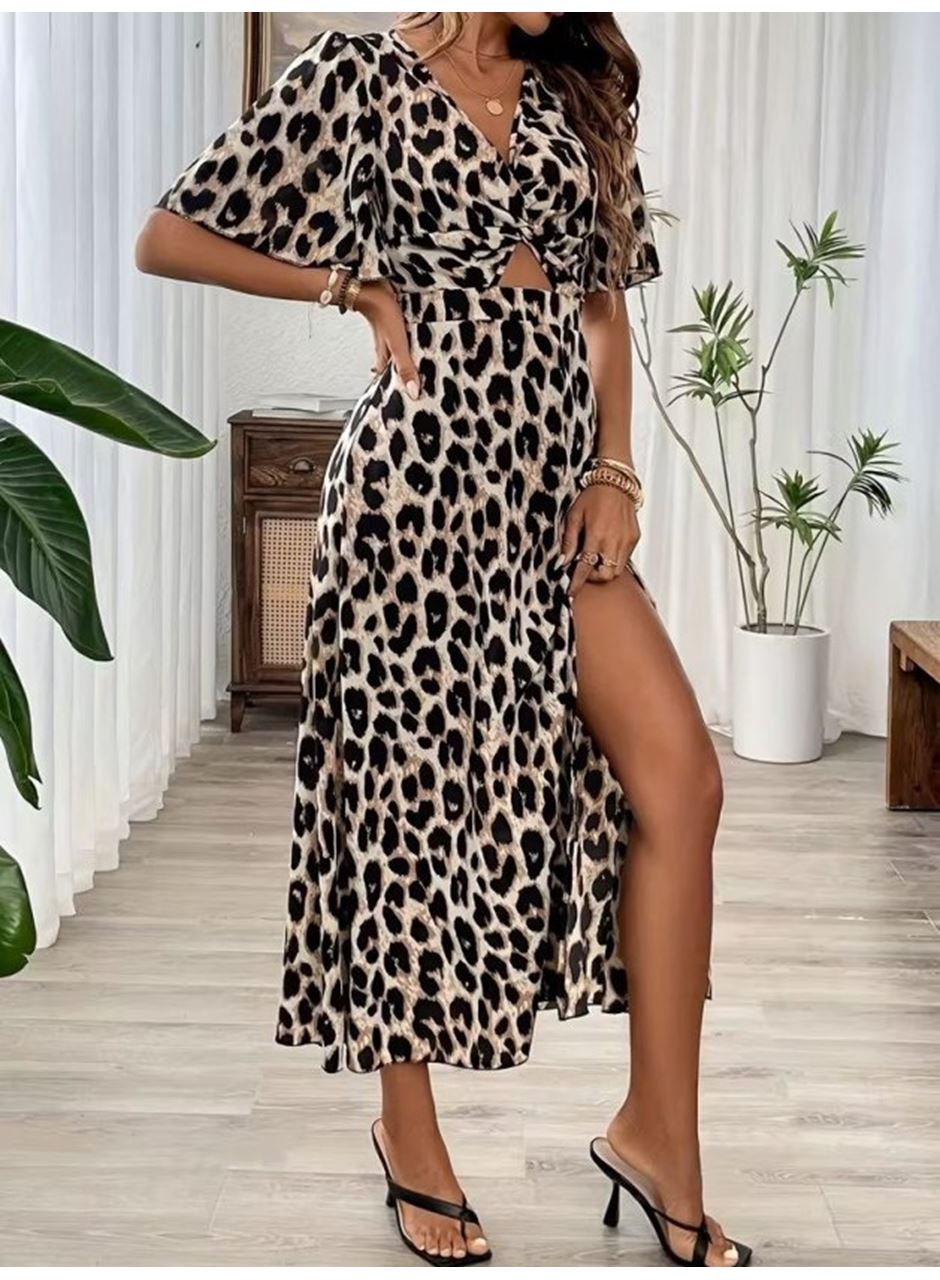 Kadın Kısa Kollu V Yakalı Beli Lastikli Yırtmaçlı Uzun Leopar Desenli Süprem Elbise