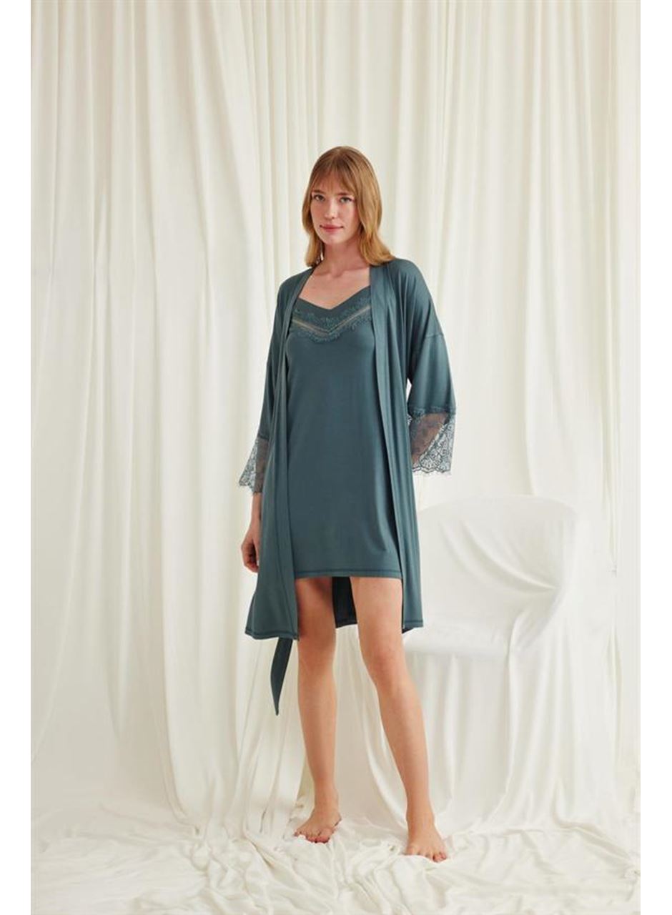 Dekolteli Yakası ve Kolu Dantelli Sabahlık Takımı