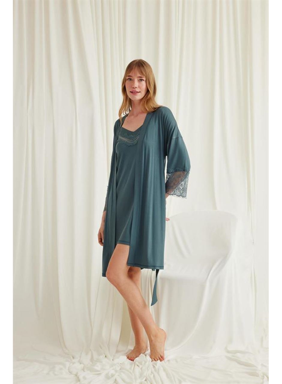 Dekolteli Yakası ve Kolu Dantelli Sabahlık Takımı