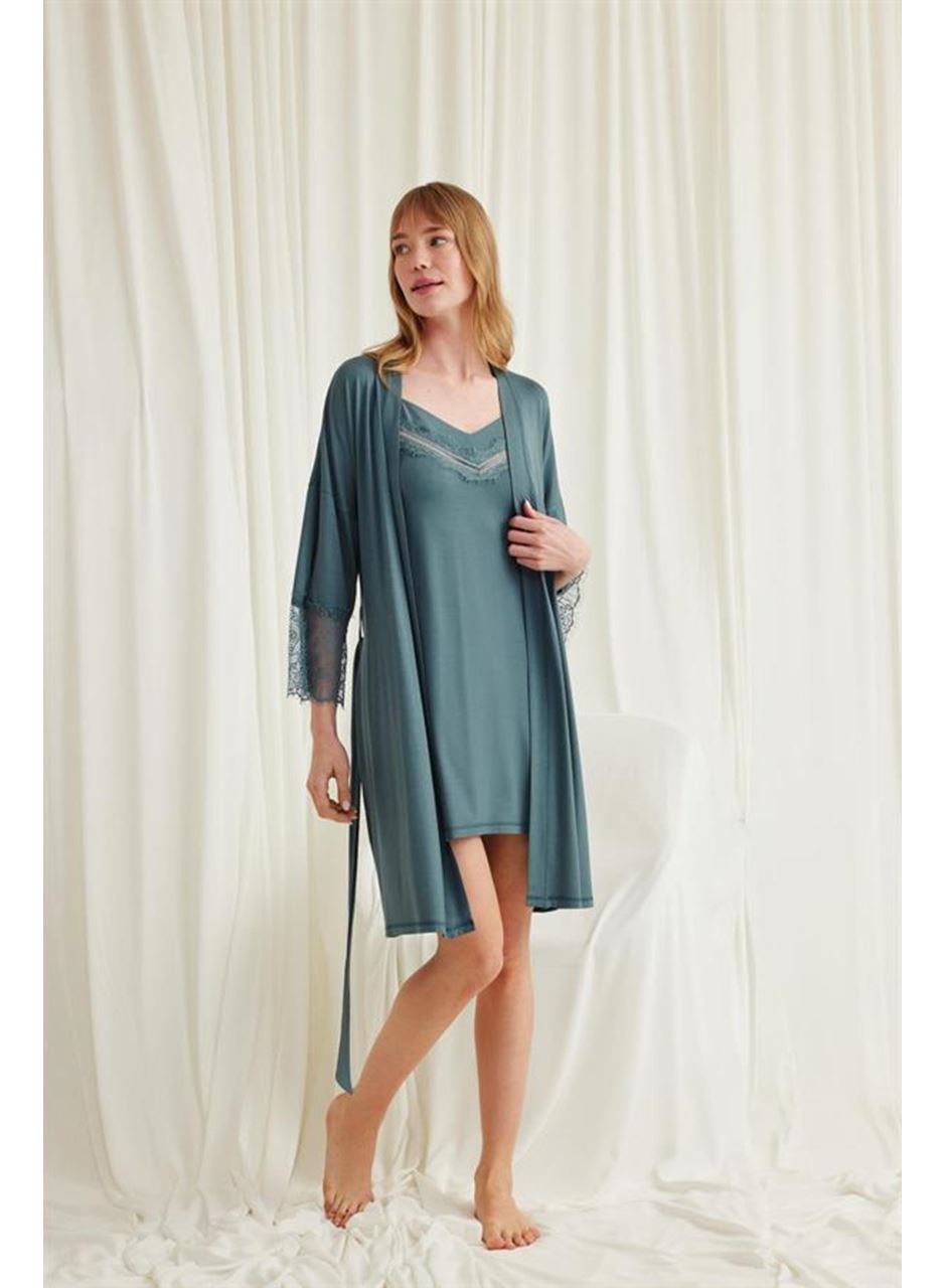 Dekolteli Yakası ve Kolu Dantelli Sabahlık Takımı