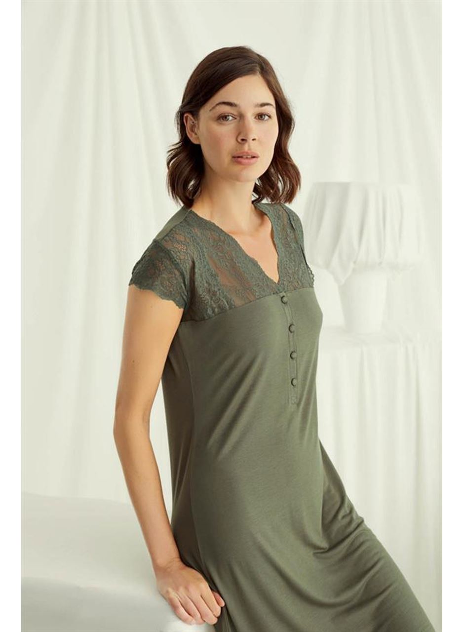 Kolu Omzu ve Yakası Dantelli Önü Düğmeli Gecelik