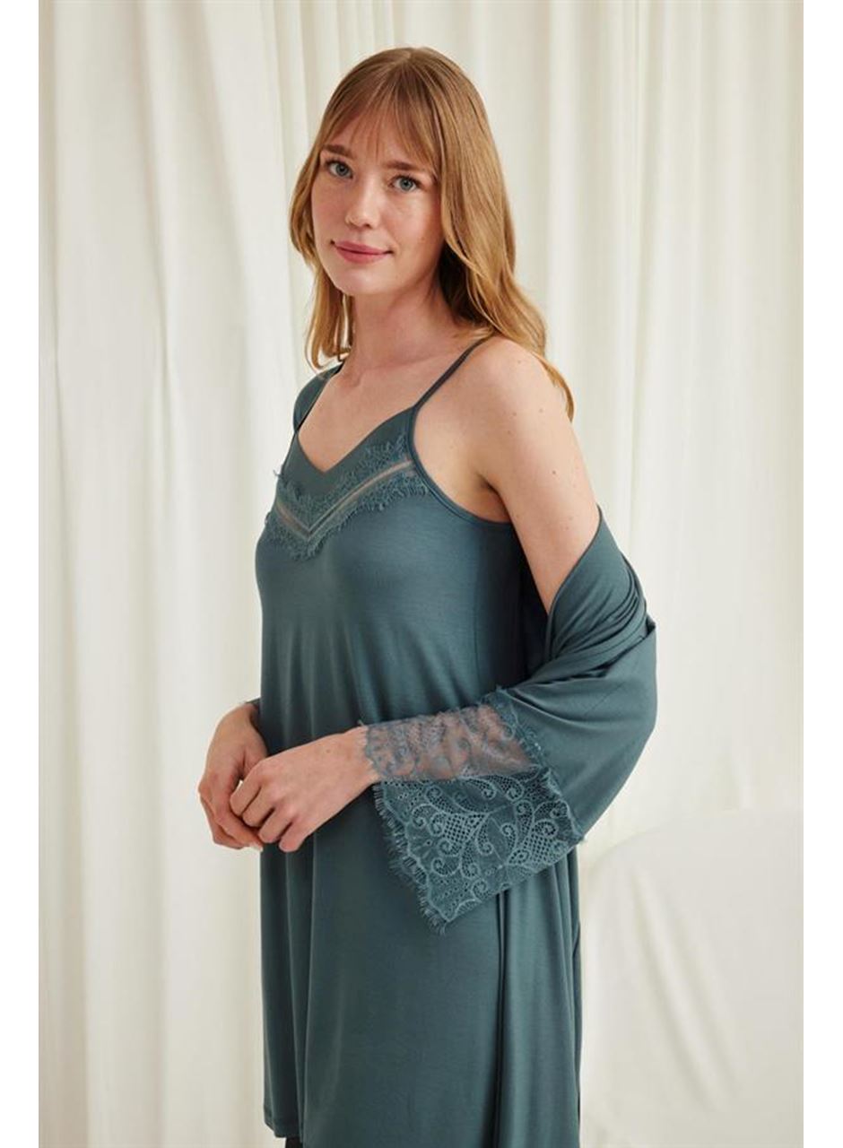 Dekolteli Yakası ve Kolu Dantelli Sabahlık Takımı