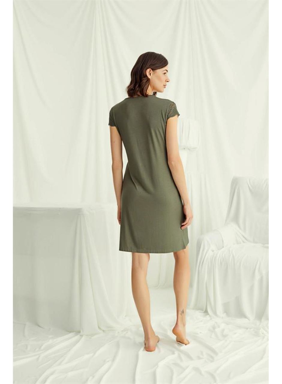 Kolu Omzu ve Yakası Dantelli Önü Düğmeli Gecelik