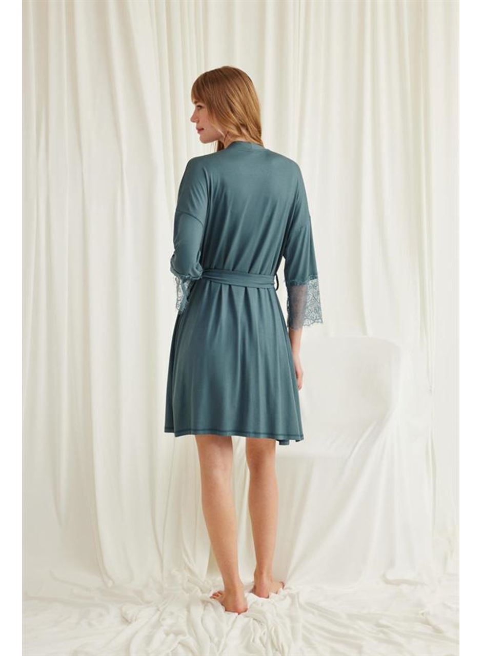 Dekolteli Yakası ve Kolu Dantelli Sabahlık Takımı