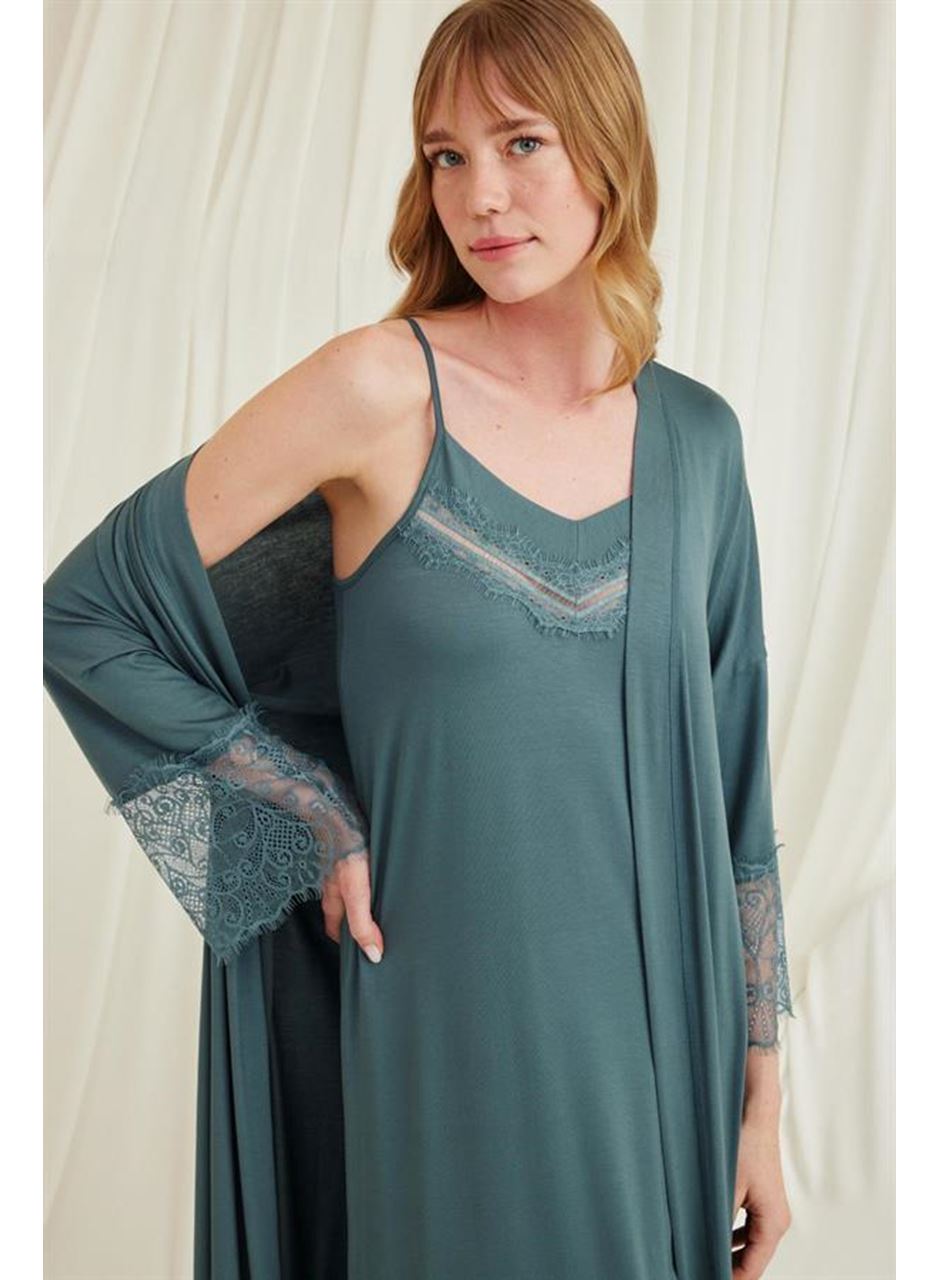 Dekolteli Yakası ve Kolu Dantelli Sabahlık Takımı