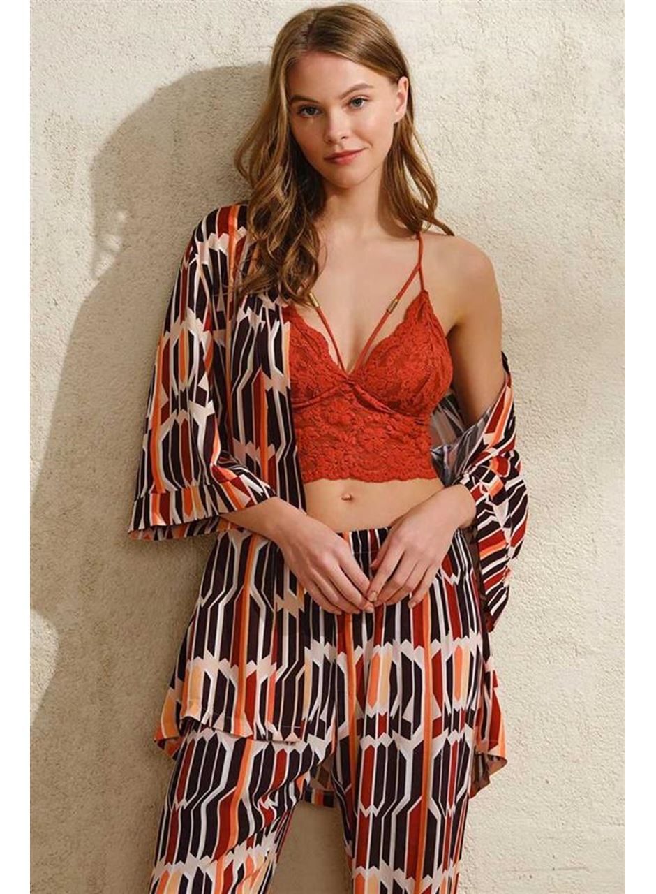 Kadın Dokuma Viskon Geometrik Baskılı Sabahlık Balensiz Desteksiz Dolgusuz Yaka Detaylı Dantelli Büstiyer Sütyen ve Pantolon Pijama 3'lü Takım (57466)