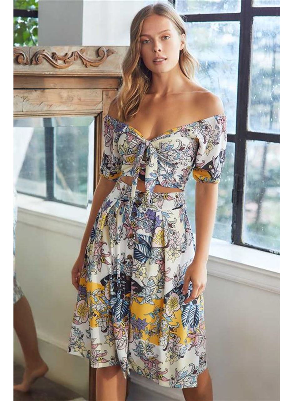 Kadın Dokuma Önden Bağlamalı Çiçek Baskılı Omuzu Düşük Büstiyer ve Önden Düğmeli Etek Takım (9658)