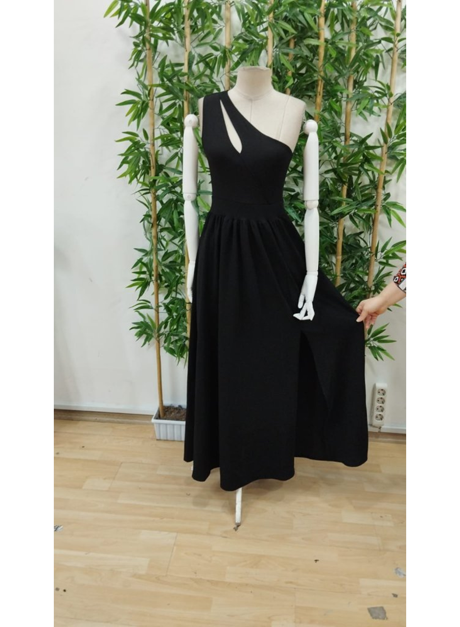 Kadın Omuzlardan Açık Asimetrik Yaka Detaylı Yırtmaçlı Maksi Boy Janjan Krep Elbise