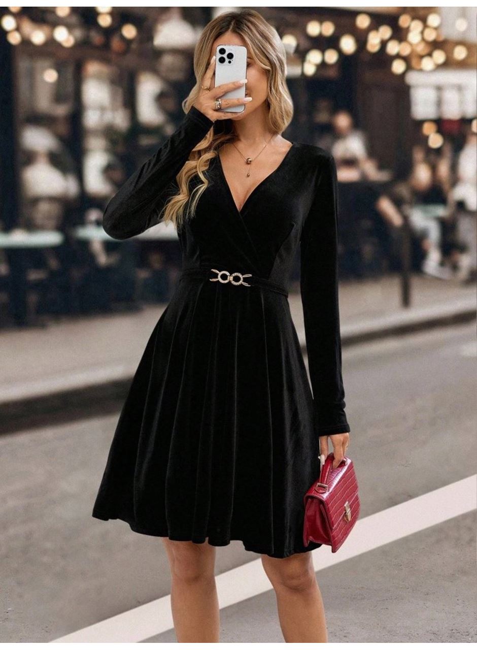 Kadın Uzun Kollu Kruvaze Yakalı Toka Detaylı Mini Kadife Elbise