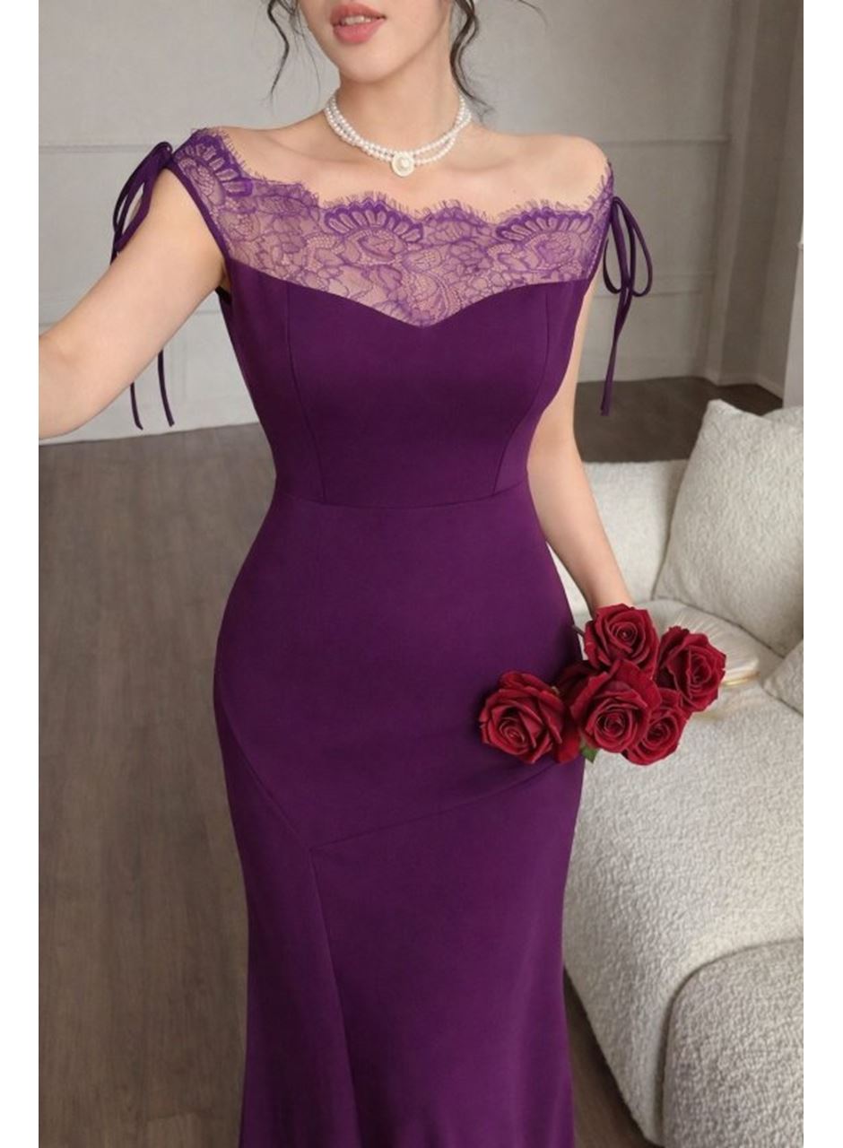 Kadın Göğüs Ve Yakası Dantel Detaylı Kayık Yaka Görünümlü Uzun Ithal Krep Elbise